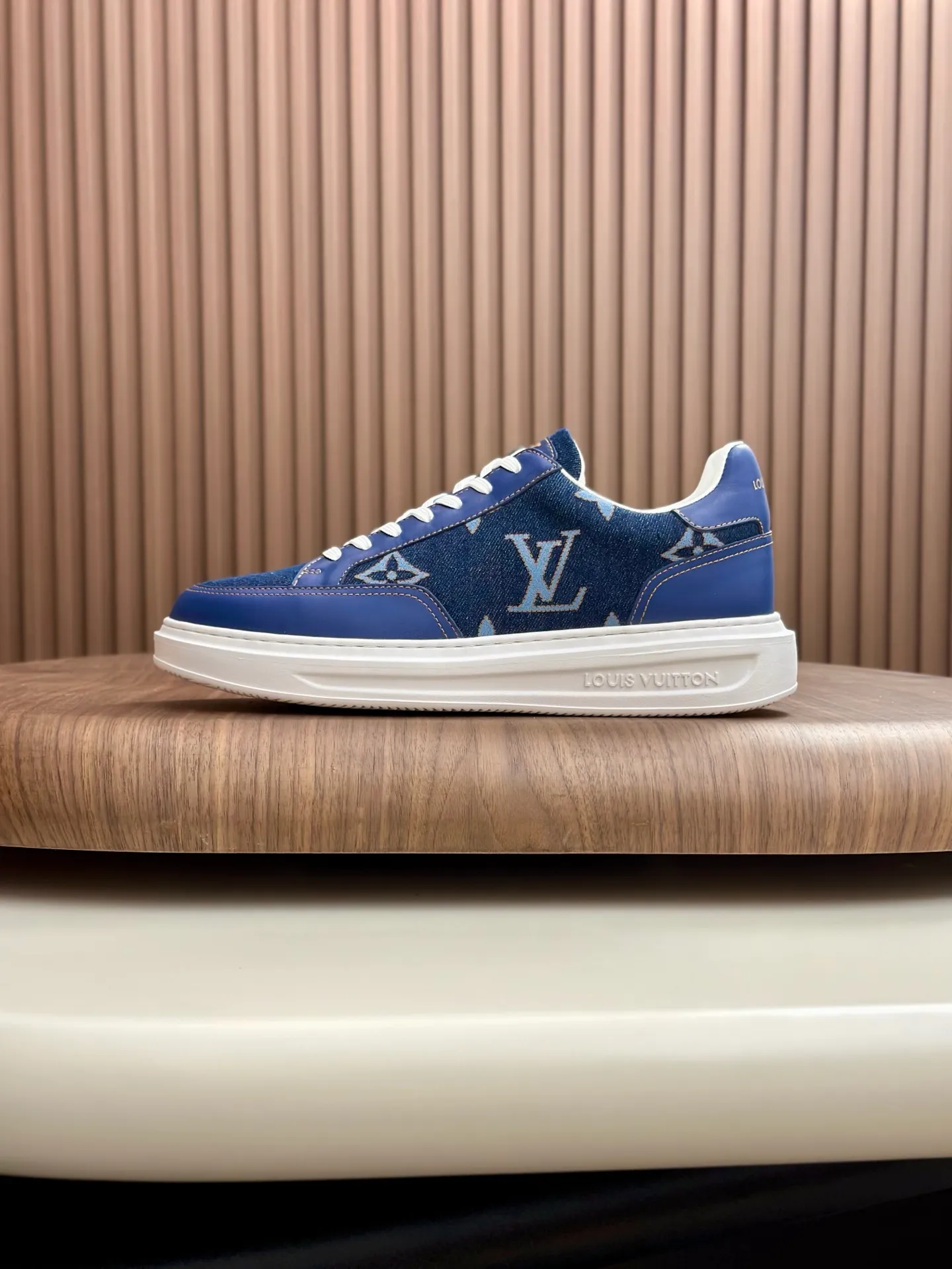 Men's shoes 💰740 Lv 🔍Top purchasing agent Louis Vuitton, sports sneakers counter synchronization, uppers imported from Italy, high-quality splicing colorful complex crafts, imported mesh pads are soft and comfortable, soles: original factory special soles, T men's shoes 💰U exclusive activity molded soles super comfortable, original factory and single goods, high quality, welcome to compare, code number 38-44 (customized 45 46)